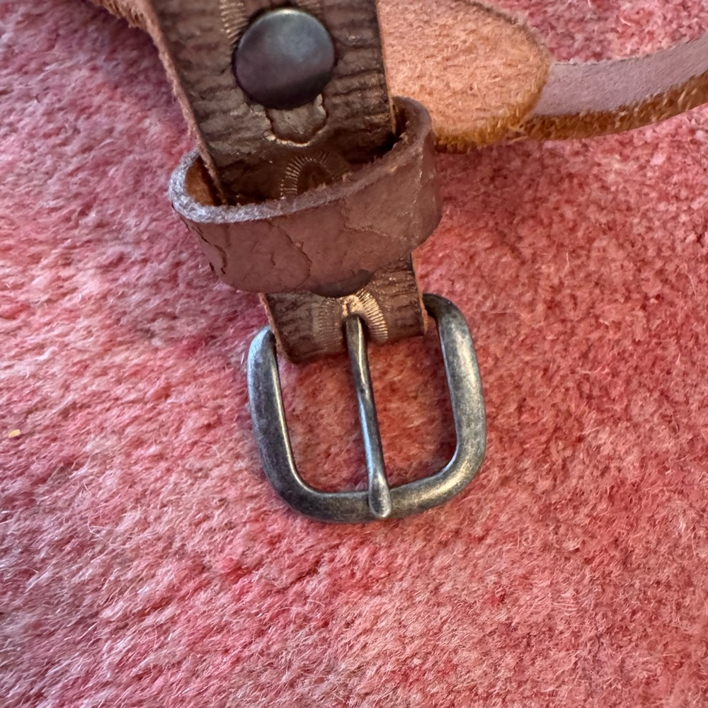 Levi’s bronze metallic leather belt small - Picture 3 of 4